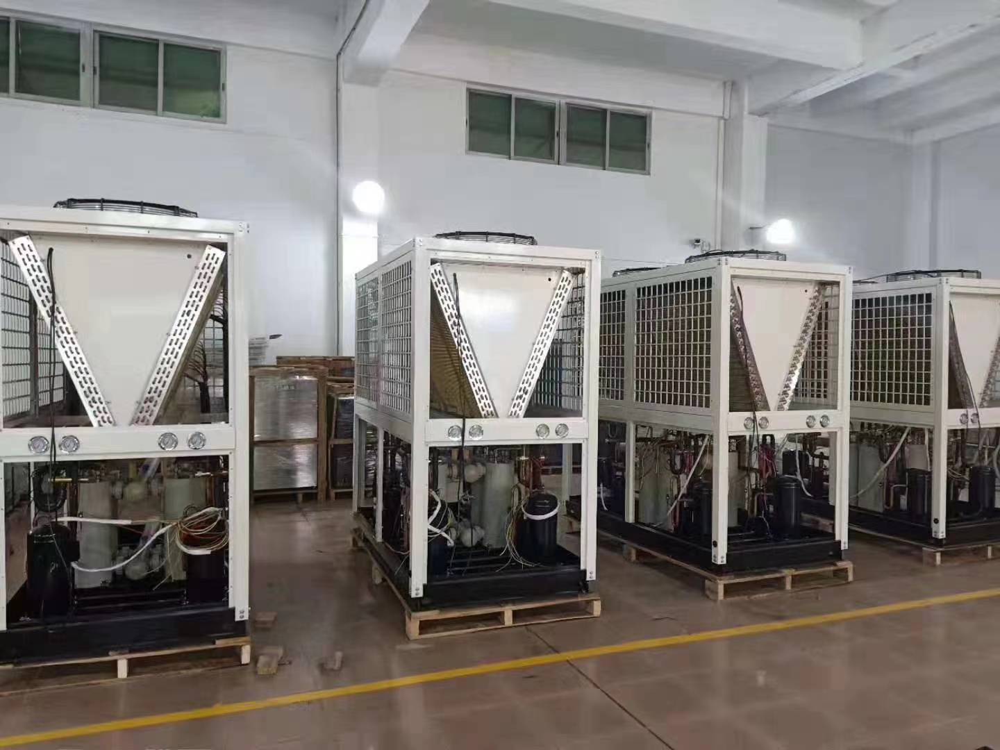 親！我是空氣能熱泵熱水器機(jī)組，下面讓我來自我介紹一下....